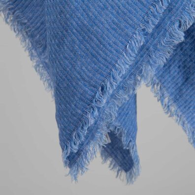 LYON Damen-Tuch aus Leinen blau, fein gemustert, mit 2cm langen Fransen an allen Kanten