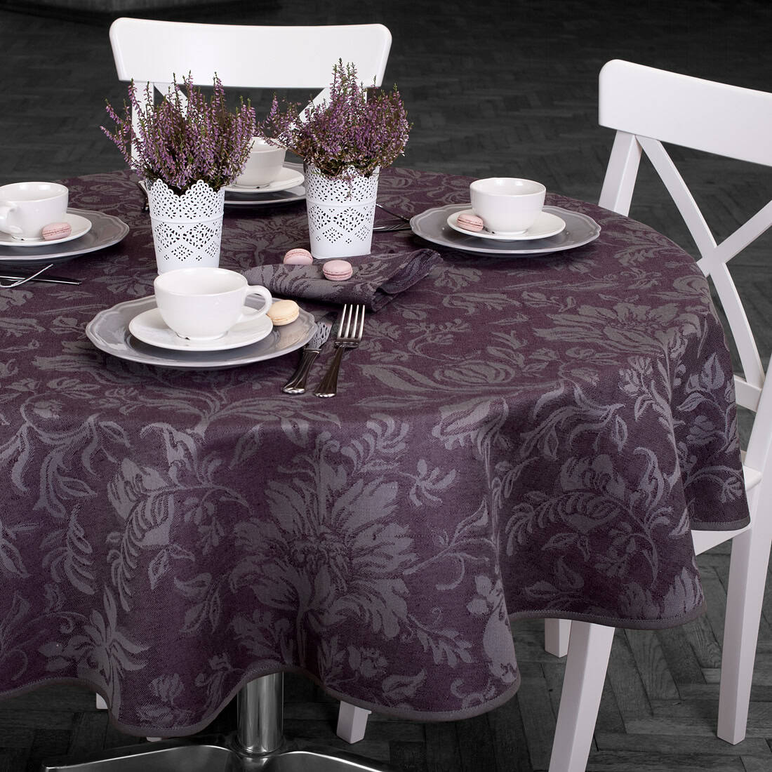 GARDA runde (ovale) violette Tischdecke