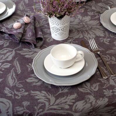 GARDA runde (ovale) violette Halbleinen-Tischdecke