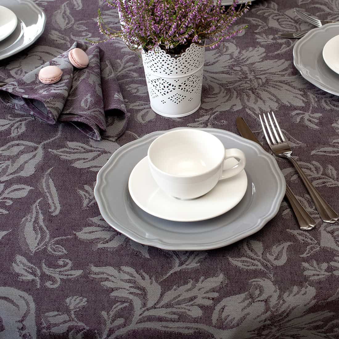 GARDA runde (ovale) violette Halbleinen-Tischdecke
