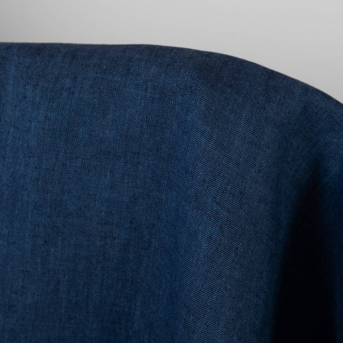 Leinenstoff dunkles Jeansblau zum Nähen von Kleidung und Heimtextilien geeignet