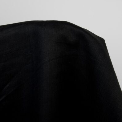 Leinenstoff schwarz in Fischgratbindung zum Nähen von Kleidung und Heimtextilien geeignet