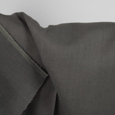 Leinenstoff dunkelgrau ist zum Nähen von Kleidung und Heimtextilien geeignet