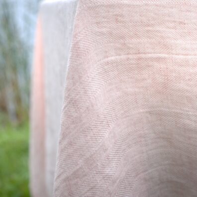 BONA Leinentischdecke rosa in Fischgratbindung aus weichem, geschmeidigem, gewaschenem Stoff
