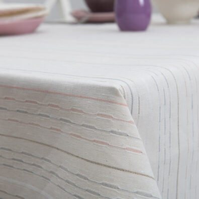 Weiße halbleinen Tischdecke mit Streifen in Rosa, Hellblau.