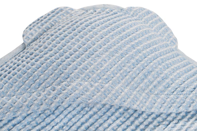Baby-Badetuch, hellblau: Kapuze mit Öhrchen.
