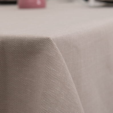 Dusty rose Tischdecke aus Halbleinen.