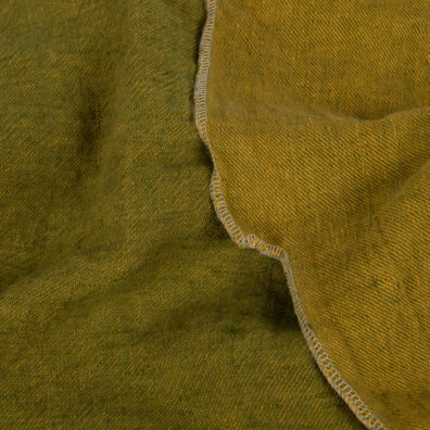 Leinenstoff beidseitig gelb grün vorgewaschen.