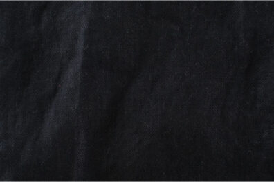 Leinenstoff in Schwarz gewaschen.