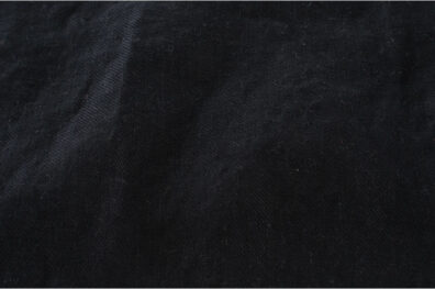 100% Leinenstoff in Schwarz, klein gestreift, vorgewaschen