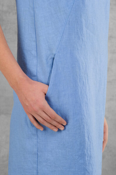 Hellblaues Leinenkleid mit Taschen..