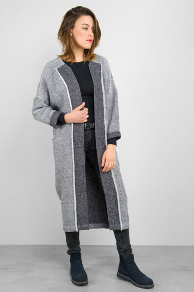 Leinen Cardigan schwarz weiß gemustert.