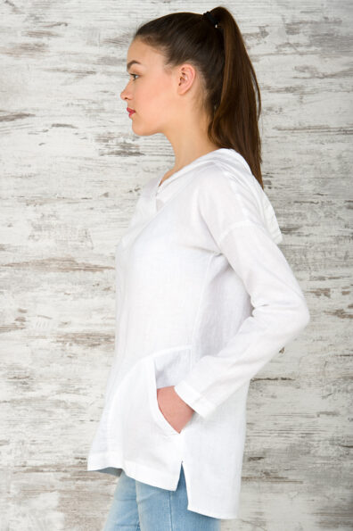 Leinenbluse, schneeweiß, mit längerem Rückenteil.