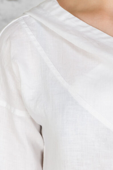 Bluse aus leichtem, weichem weißem Reinleinen.