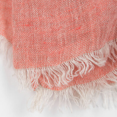 Leinenschal, rosa-grau, Melange, mit Zupffransen.