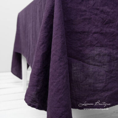 Tischdecke aus weichem vorgewaschenem Reinleinen in Violett.
