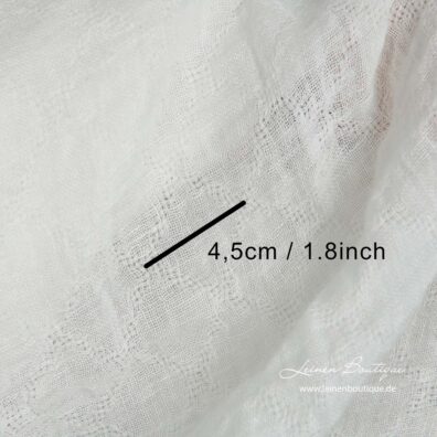 Leinenstoff milchweiß transparent, mit Rhomben verschönert