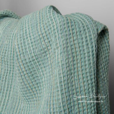 Halbleinen aus weißen, blauen, beige, himmelblauen und aquamaringrünen Garnen