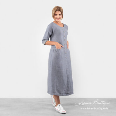 Langes hellblaues Leinenkleid