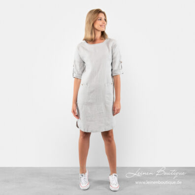 Hellgraues Leinenkleid mit großen Taschen vorne