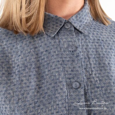 Blaue gemusterte Leinenbluse mit Knopfleiste