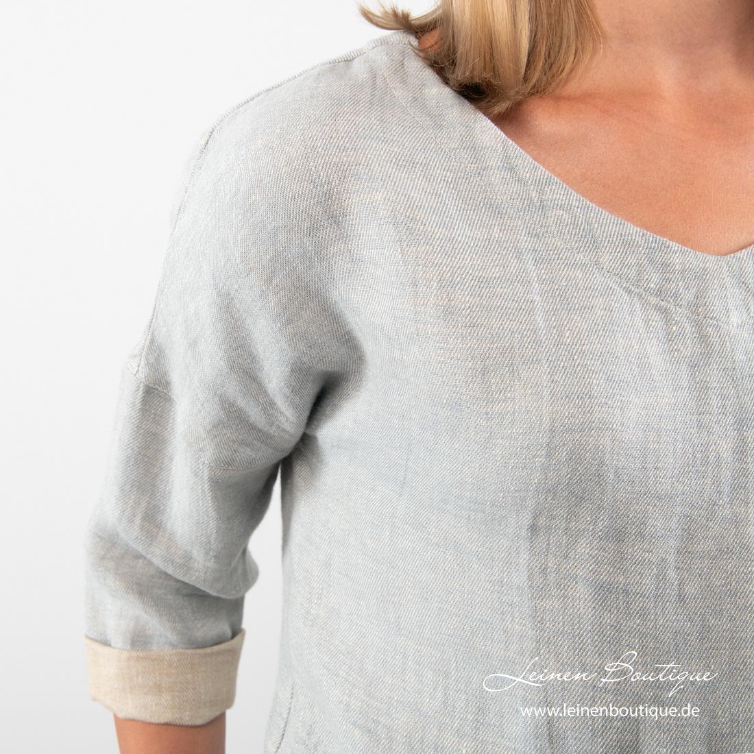 Braungraue Leinenbluse mit Rundhalsausschnitt