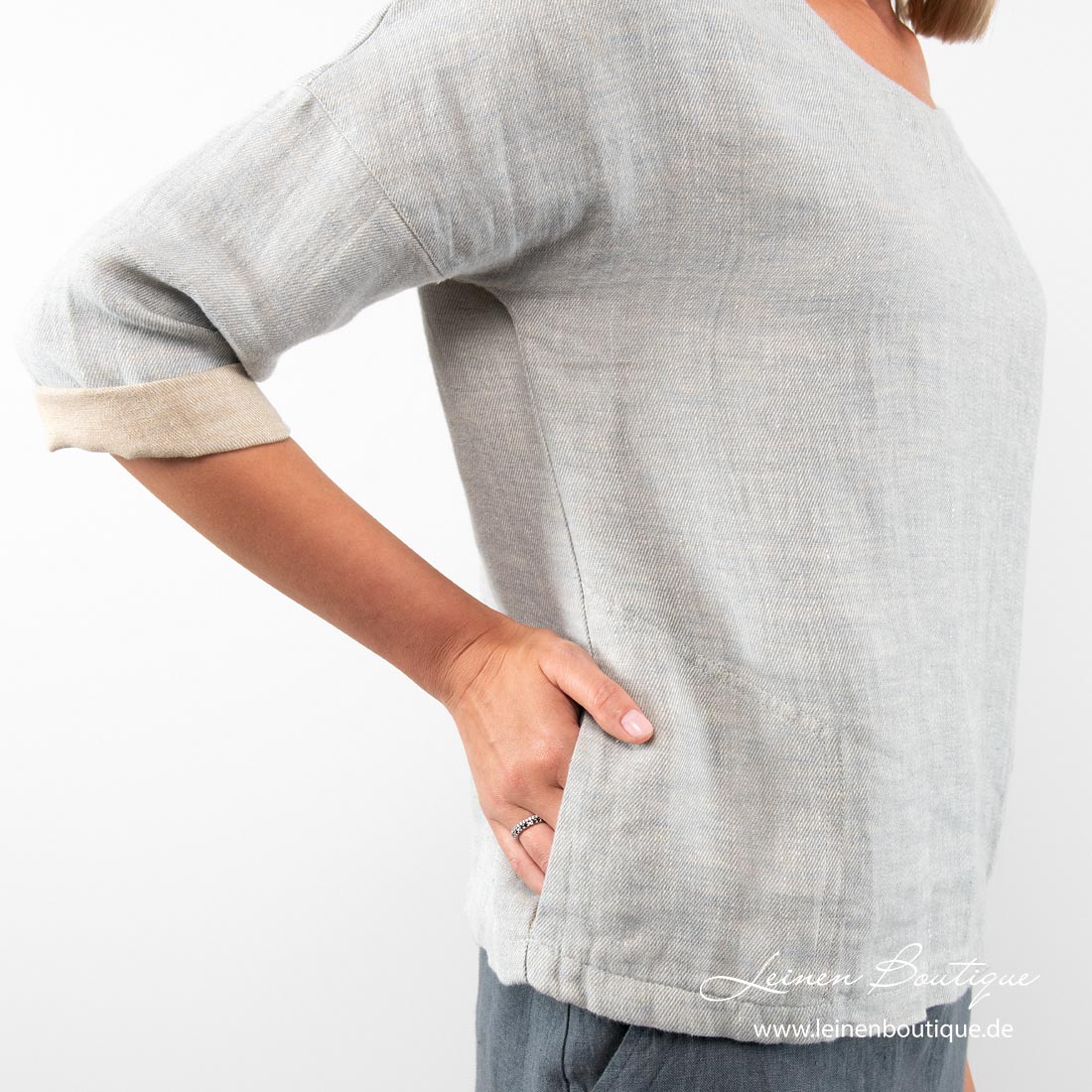 Braungraue Leinenbluse mit Taschen