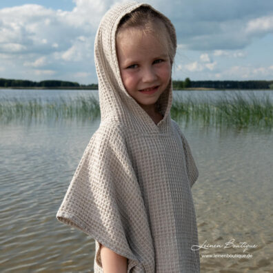 Beige Halbleinen-Strandponcho mit Kapuze