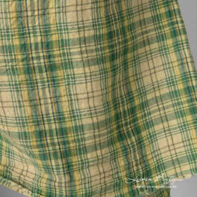 Weicher, gewaschener, grün karierter Leinenstoff