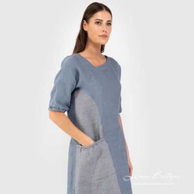 Leinenkleid blau mit grauem Detail an einer Seite