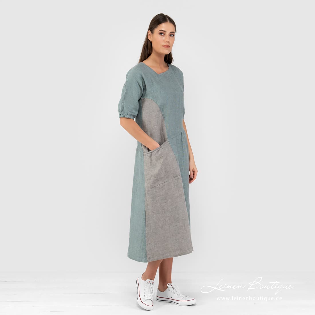 Leinenkleid grün, mit grauem Detail rechts