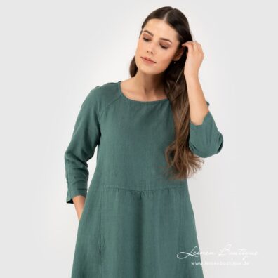 Grün-grau meliertes Leinenkleid, leicht an der Taille gerafft
