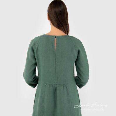 Grünes Leinenkleid mit Schlüssellochausschnitt am Rücken