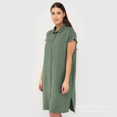 Grünes Leinenkleid mit seitlichen Schlitzen