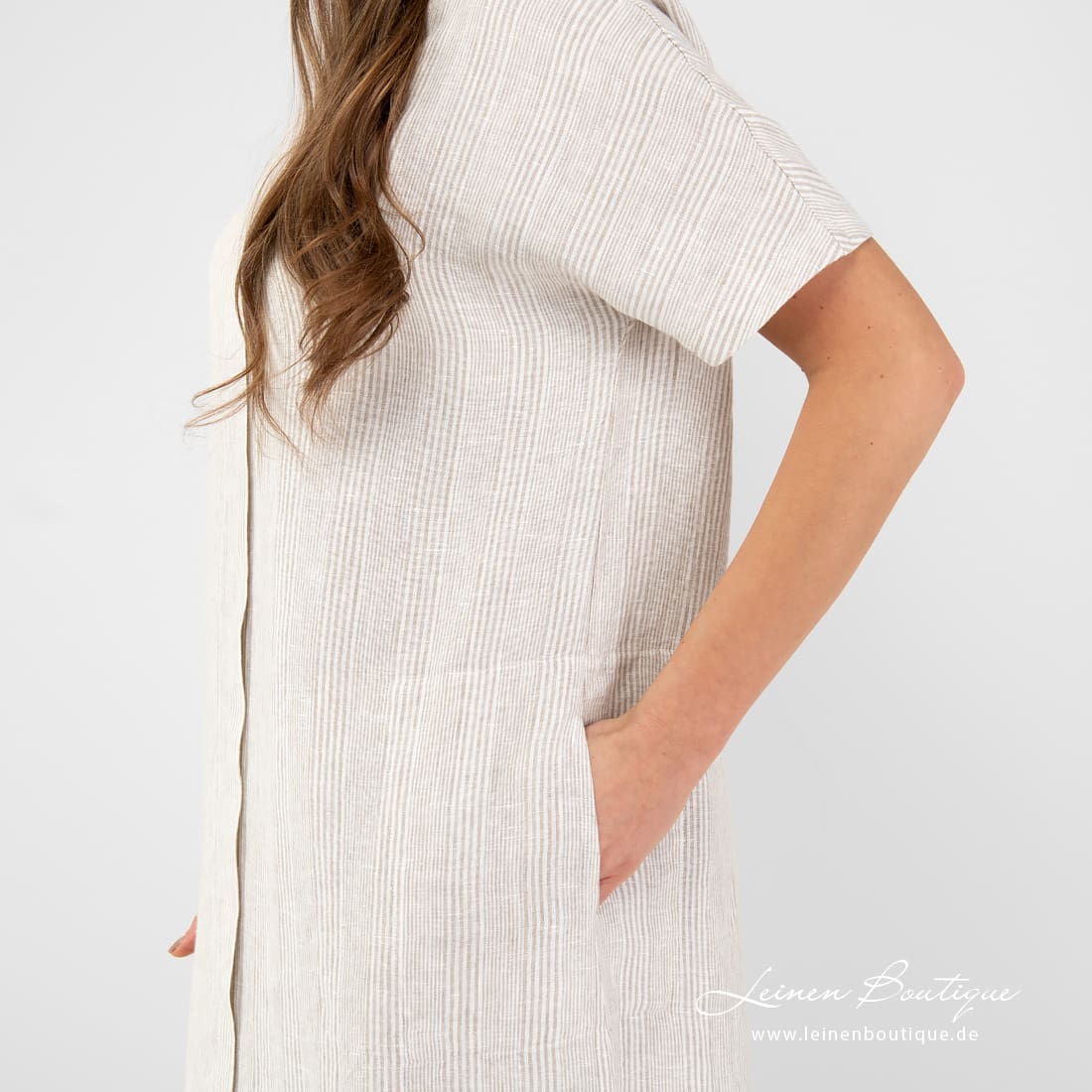 Leinenkleid beige gestreift, mit Taschen, Dekofalte in der ganzen Länge