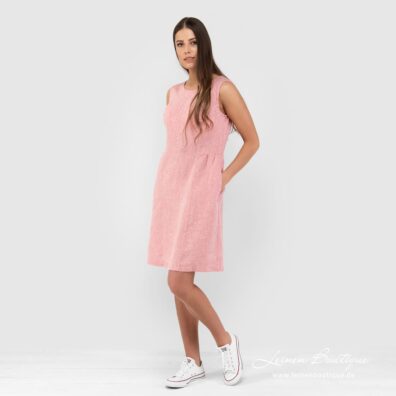 Knielanges, ärmelloses Leinenkleid in Hellrot