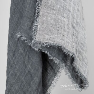 Doppelseitiges graues Leinentuch mit Zupffransen
