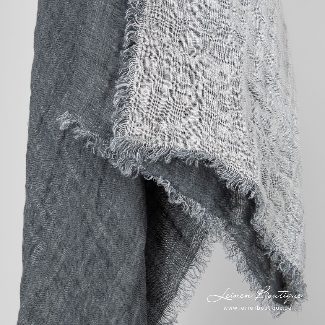 Doppelseitiges graues Leinentuch mit Zupffransen