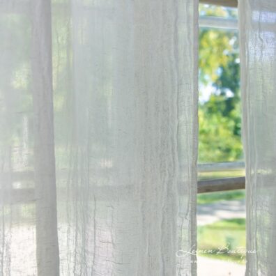 Leichte transparente milchweiße Gardine aus Reinleinen