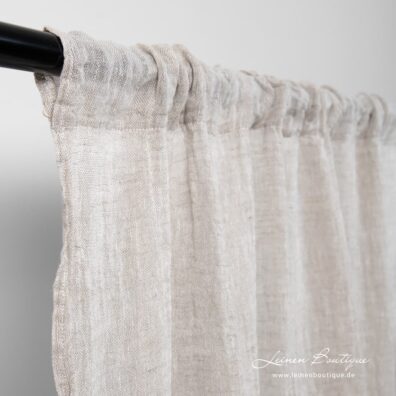 Beige Leinengardine mit Stangendurchzug