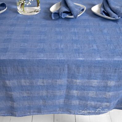 Blaue Leinentischdecke aus speziell gewaschenem Stoff angefertigt