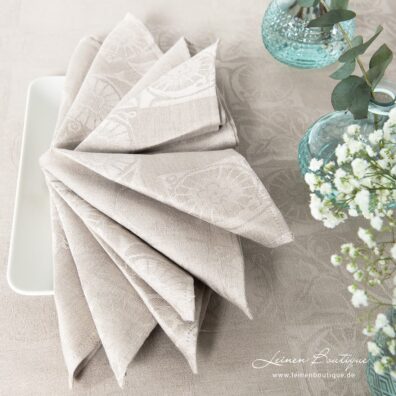Beige Halbleinen-Serviette mit Karos und floralem Motiv, Jacquard