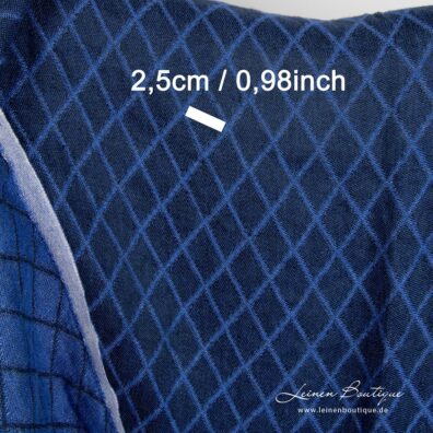 Reinleinen mit blauen und blauschwarzen Rauten, beidseitig verwendbar