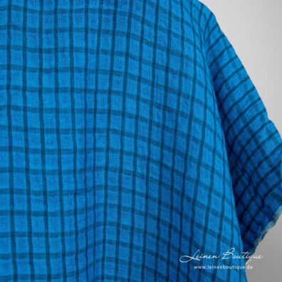 Leinenstoff mit lichtblauen durchsichtigen Karos vorgewaschen zum Nähen von leichter Kleidung und Heimtextilien