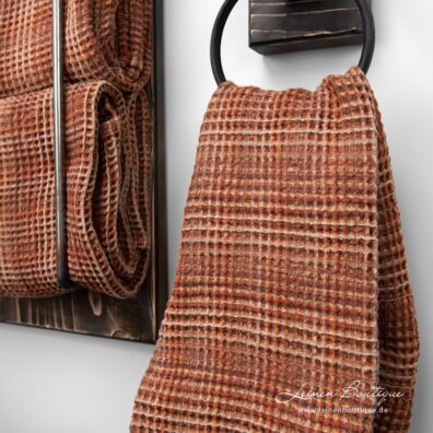 Handtücher aus Leinen-Baumwollmix, aus braunem, beige und orange Garn in Waffelpikee gewebt