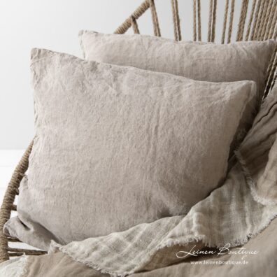 Leinen-Plaid beige und passende Kissenhüllen