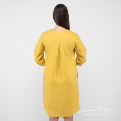 Leinenkleid senfgelb mit einer Falte am Rücken