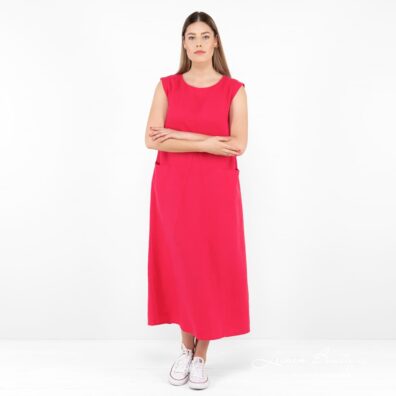 Kräftig rosa Leinenkleid aus weichem geschmeidigem vorgewaschenem Stoff angefertigt