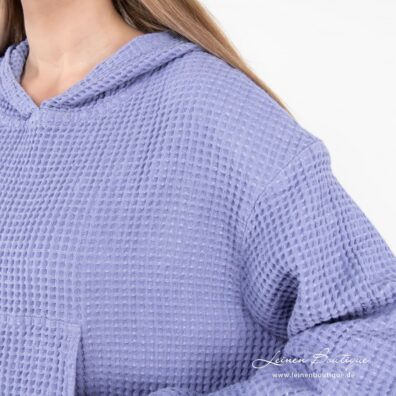 Kapuzenpullover aus himmelblauem Leinen-Baumwollmix in Waffelpikee angefertigt