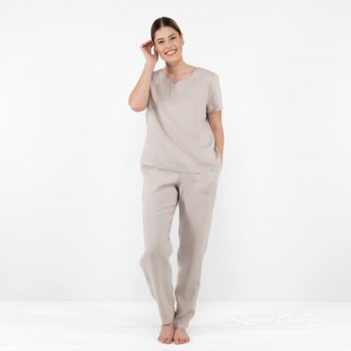 Beige Leinenhose und Bluse - bequeme Hauskleidung